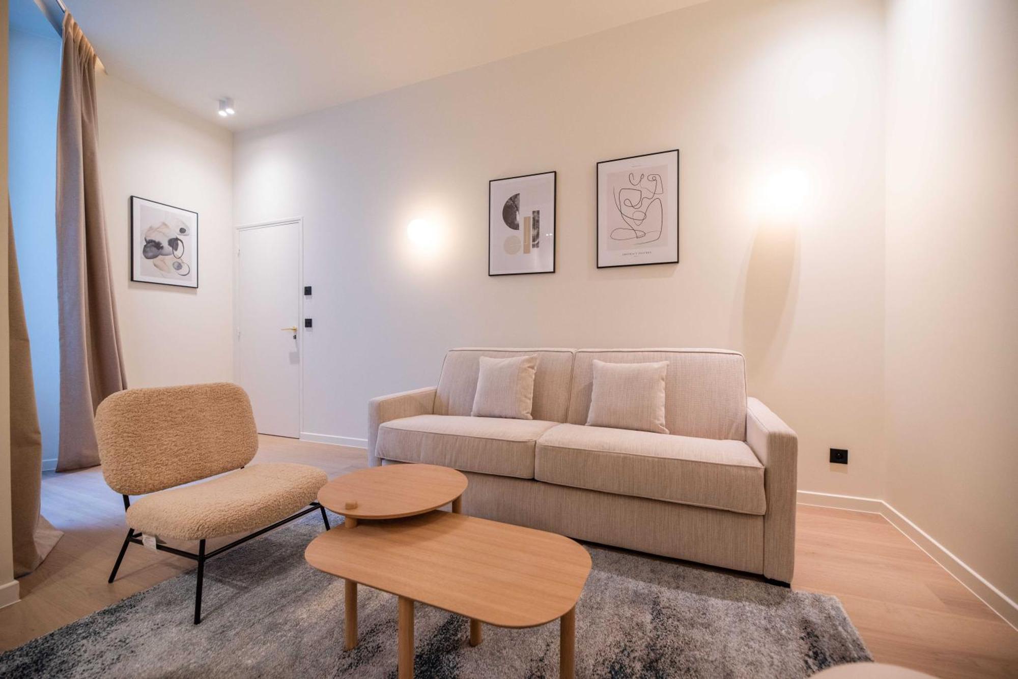 Exceptional With Ac-1br-4p-palais Garnier Apartment Paris